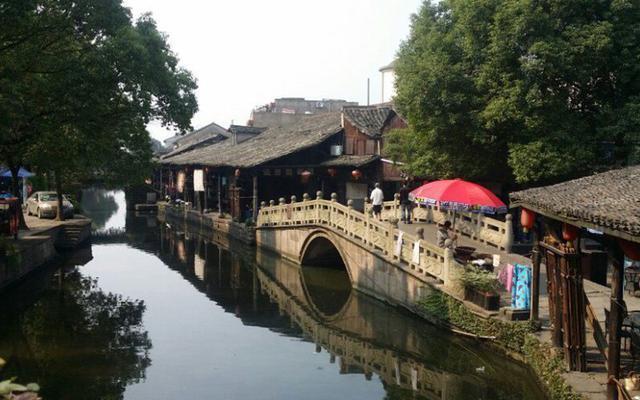 年轻人结了婚都会买钻戒，你觉得有这个必要吗？游戏画面